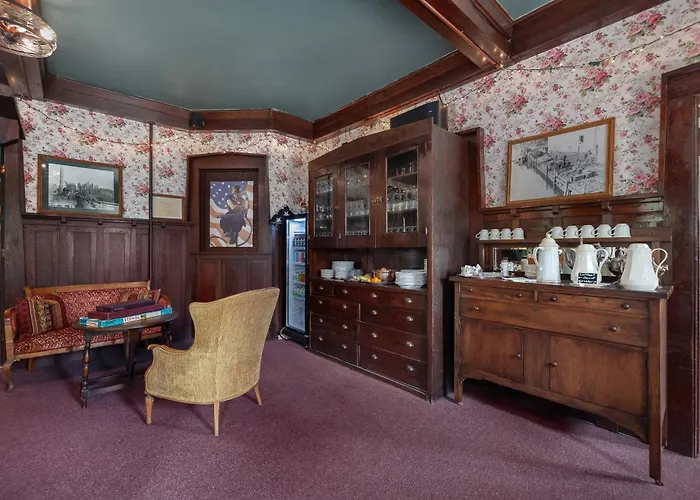 Mccleary Hotel
