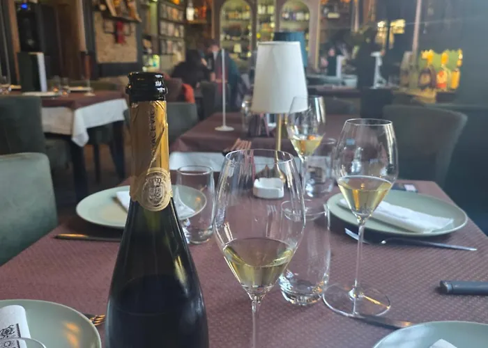 Kp Rooms & Restaurant
