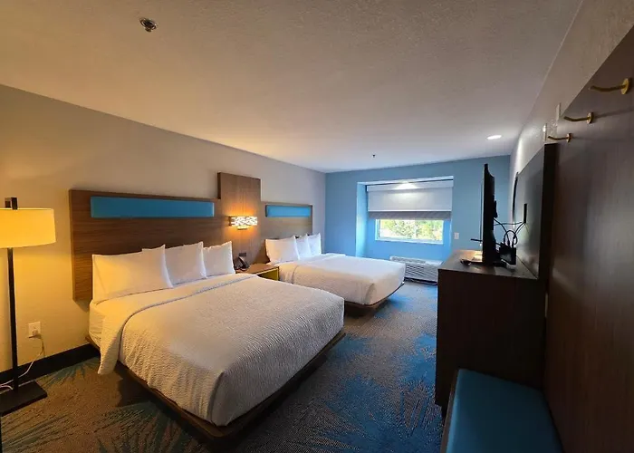 Days Inn & Suites By Wyndham Brandon Amphitheater