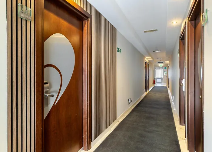Aston Hotel