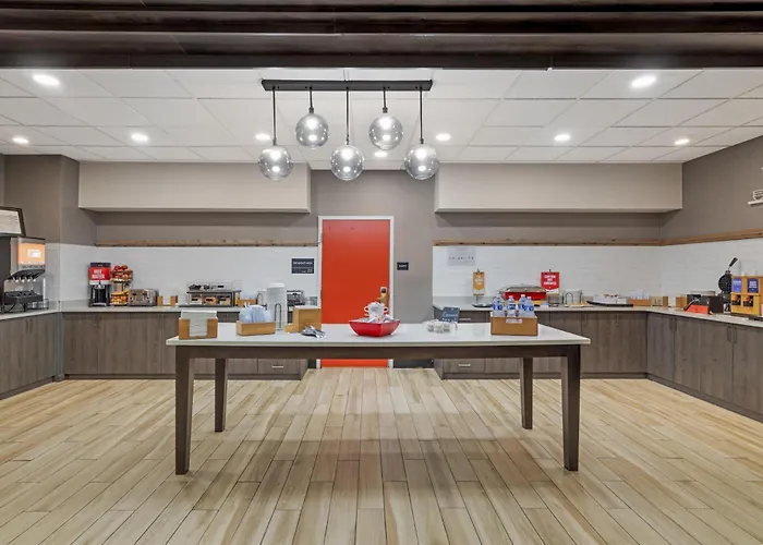Hampton Inn & Suites Augusta West