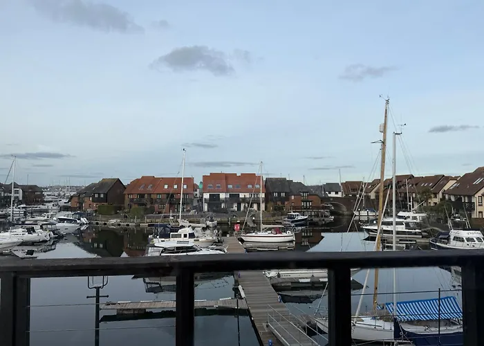 Boathouse Hotel