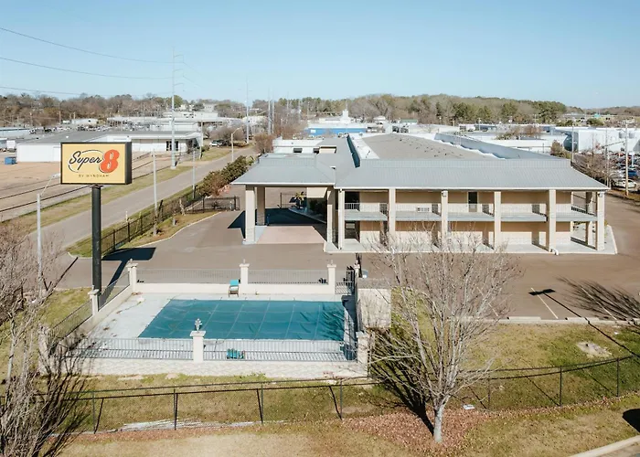 Super 8 By Wyndham Jackson Ms Near The Fairgrounds