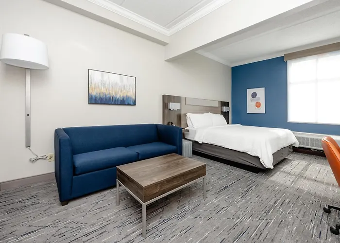 Holiday Inn Express Hotel & Suites Charleston - Northwoods By Ihg