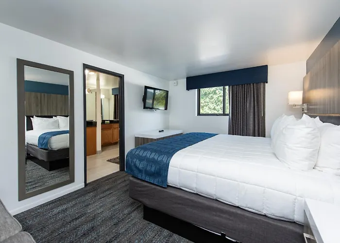 Oyster Bay Inn & Suites