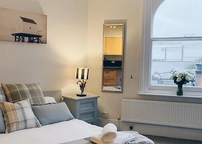 Beds At 46, Cowes