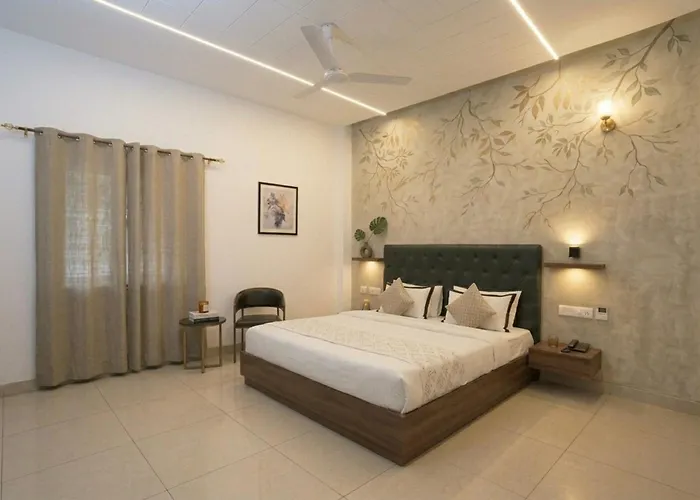 Hotel Amaltas Nayagaon Near Pgi & Pec College