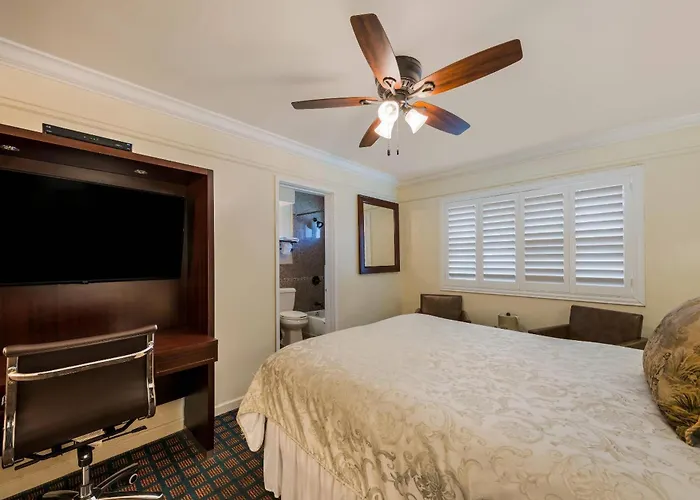 Clarion Collection Carmel Oaks Inn