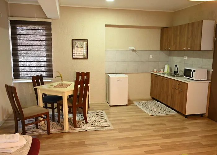 Dionis Rooms & Apartments