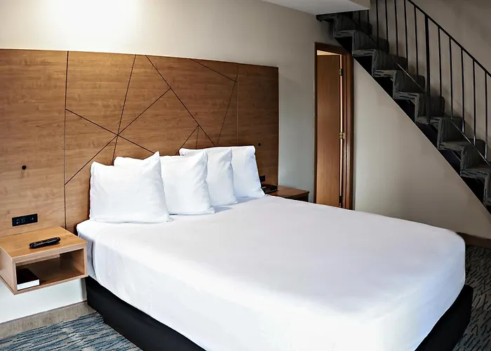 Rivertree Inn & Suites