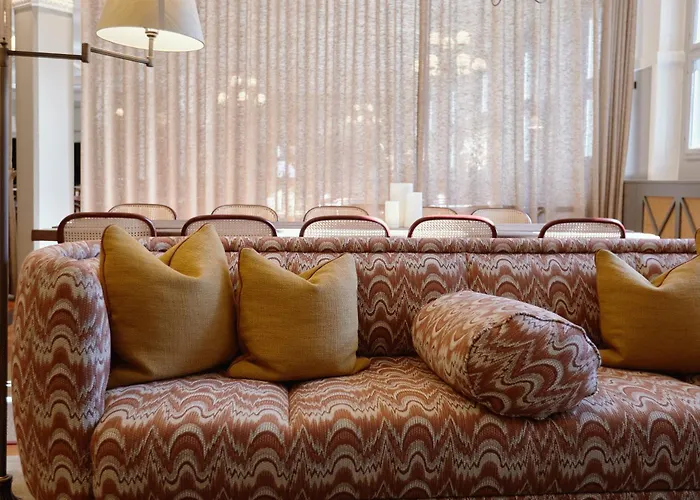 Ascot Hotel