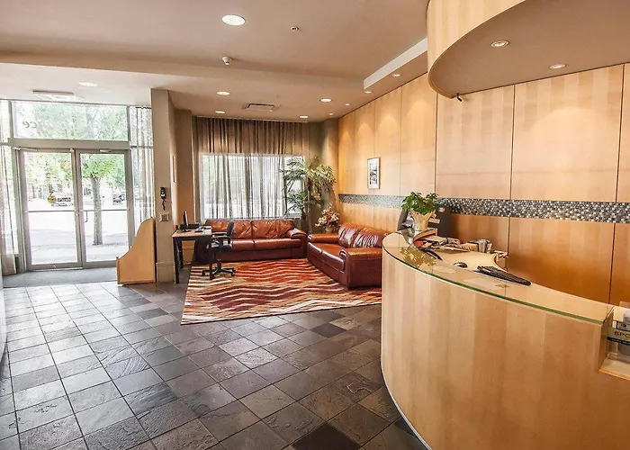 Comfort Hotel Vancouver Airport