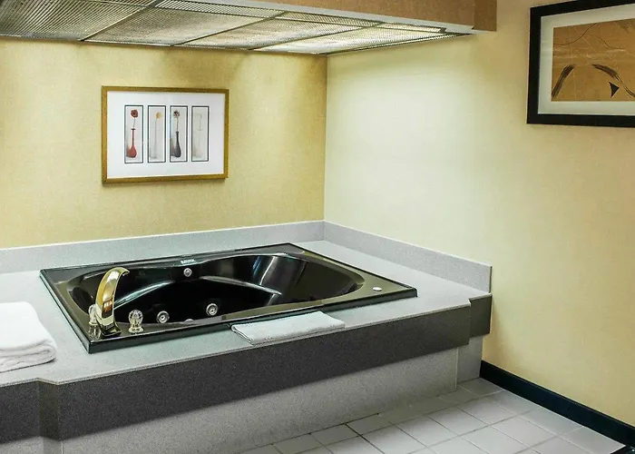 Quality Inn & Suites Goshen