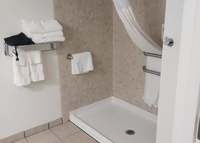 Country Inn & Suites By Radisson, Platteville, Wi