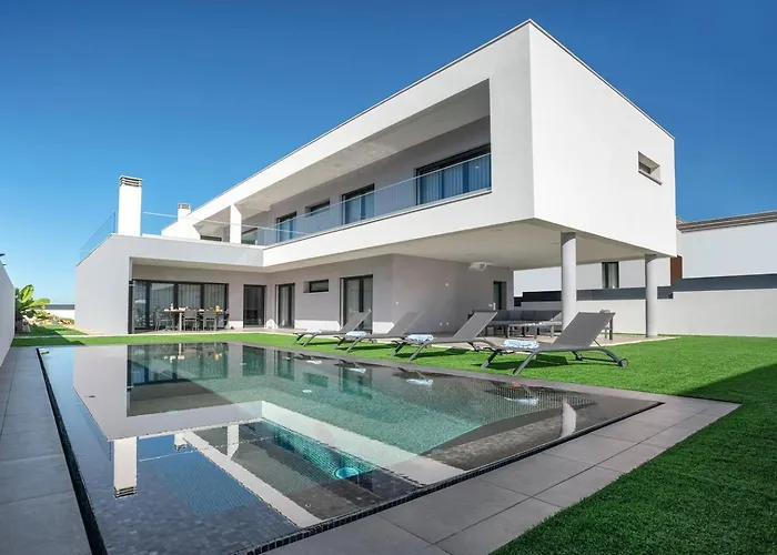 Private Alvor Villa With Pool And Jacuzzi