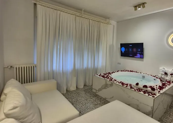 Eveline 2 - Piscina Privata o Jacuzzi