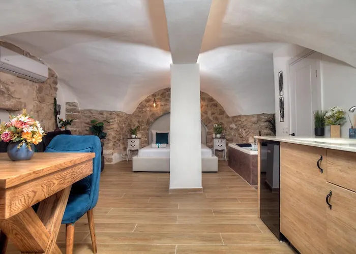 Avnei Hachoshen: Luxury Suites in Safed's Old City