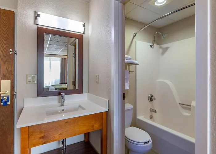 Comfort Inn & Suites Gateway To Glacier National Park