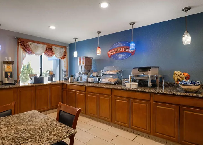 Baymont By Wyndham Waukesha