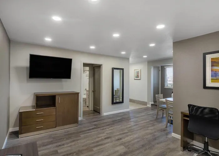 Super 8 By Wyndham Eureka