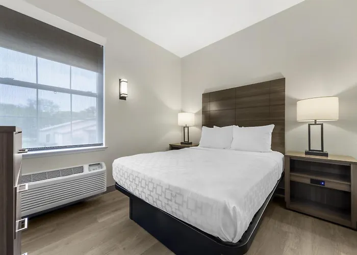 Best Western Plus Revere Inn & Suites