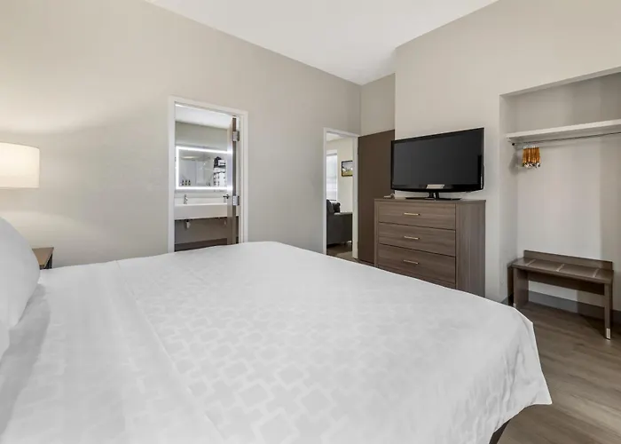 Best Western Plus Revere Inn & Suites