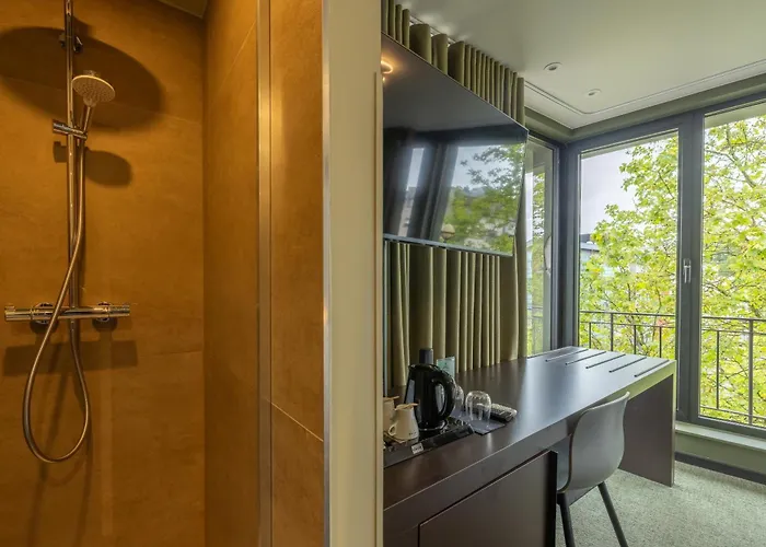 Green Hotel