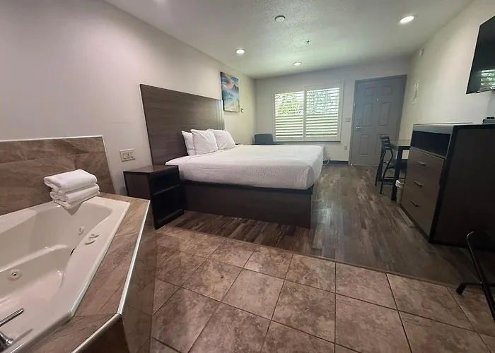 Baymont By Wyndham Manteca