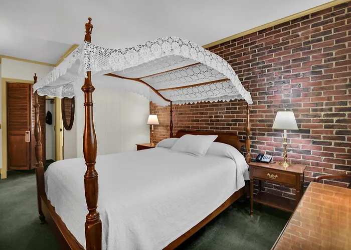 Lamies Inn & The Old Salt Tavern
