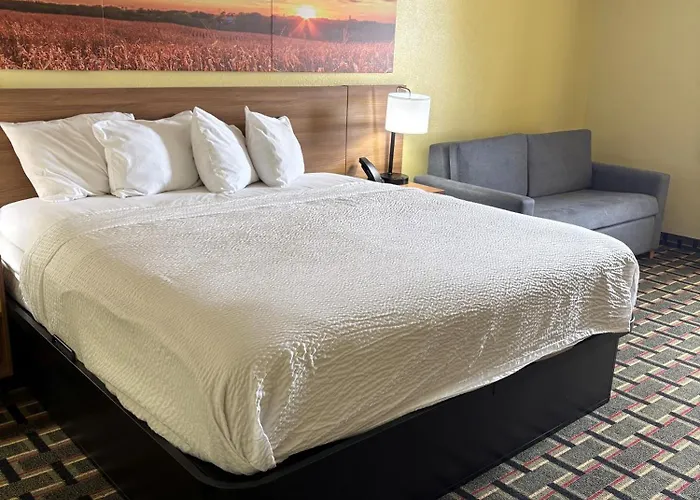 Days Inn By Wyndham Park City Kansas