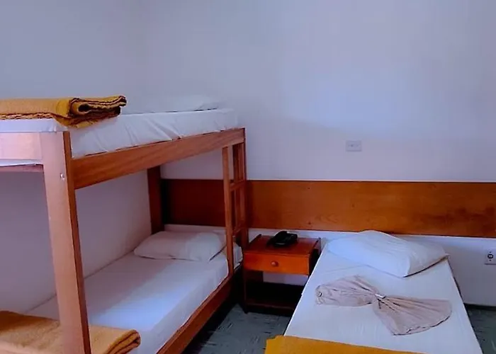 Six'S Hotel