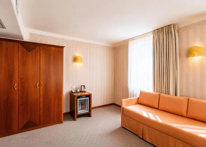Phi Hotel Astoria