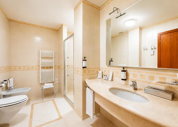 Phi Hotel Astoria