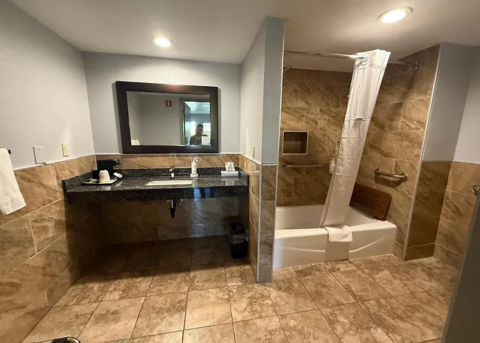 Baymont By Wyndham Manteca