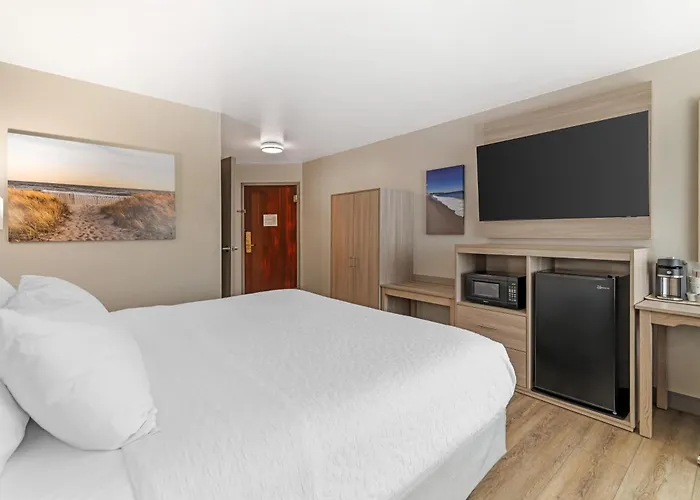 Best Western Plus, The Inn At Hampton
