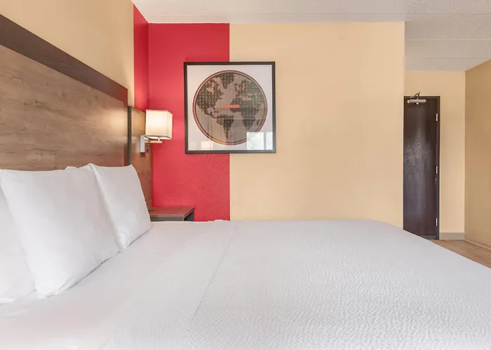 Ramada By Wyndham Minneapolis Golden Valley