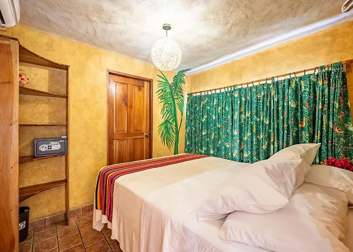 El Sano Banano Beachside Hotel