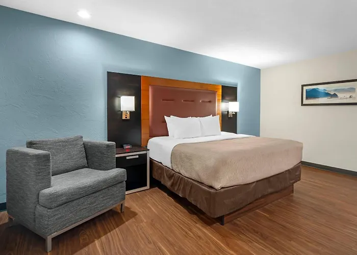 Quality Inn & Suites At Coos Bay