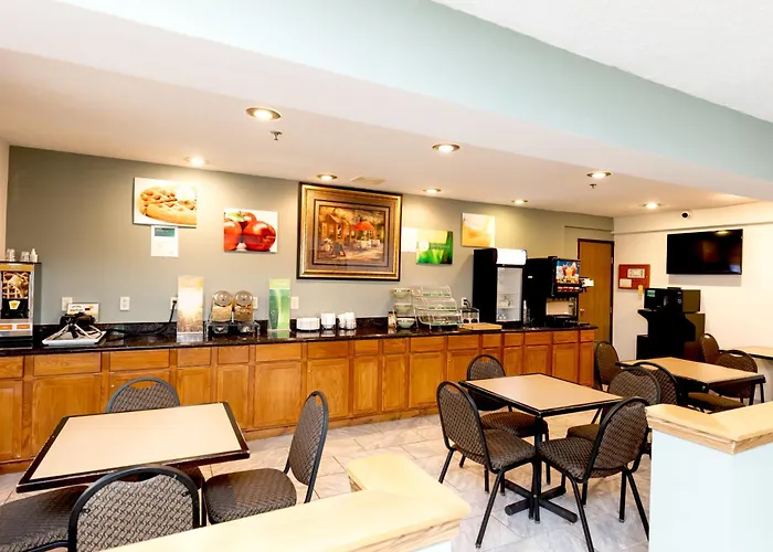 Quality Inn & Suites Marinette