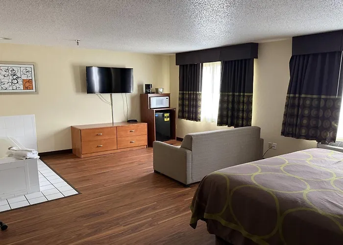 Super 8 By Wyndham Fountain