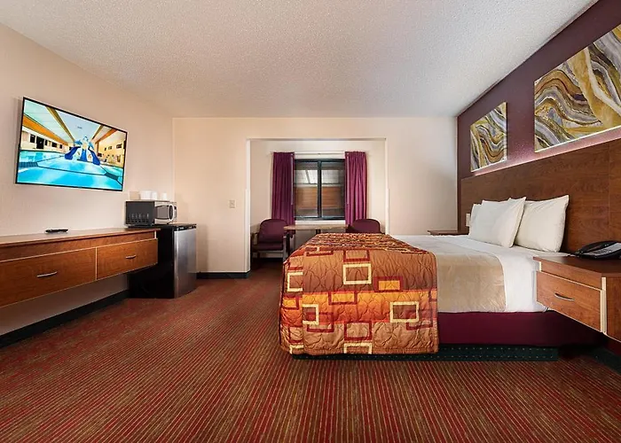 Grand Marquis Waterpark Hotel & Suites