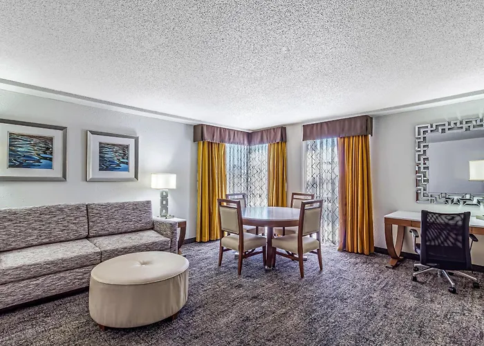 Doubletree By Hilton Milwaukee Downtown