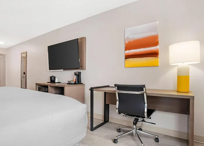 Comfort Inn & Suites Dothan Northside Plaza