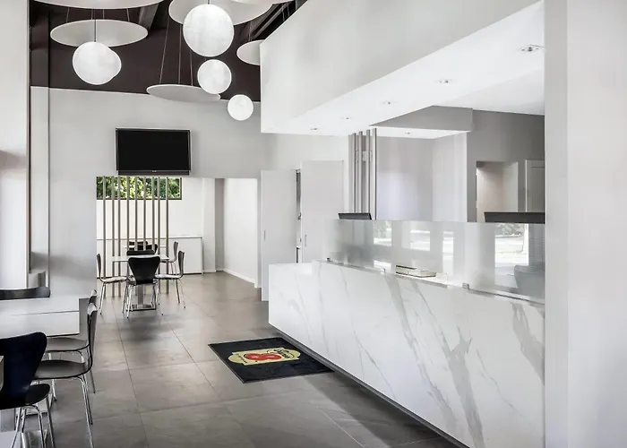 Super 8 By Wyndham Riviera Beach West Palm Beach