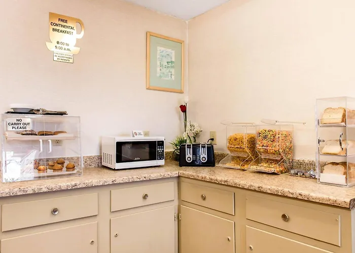 Econo Lodge Holland - Toledo