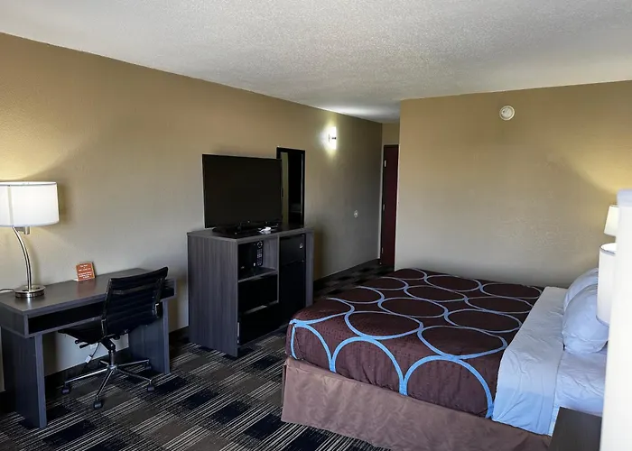 Super 8 By Wyndham Conway Hotel