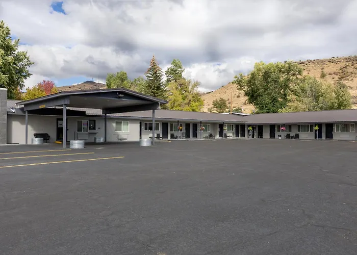 Oregon Trail Inn And Suites