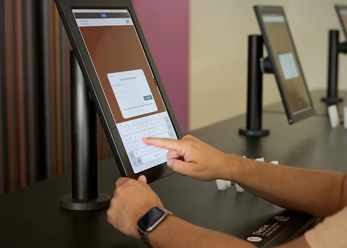 Neuchatel City Hotel - Self Check-In