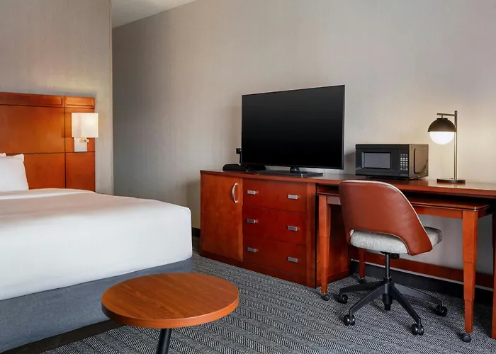 Courtyard By Marriott Pittsburgh Airport
