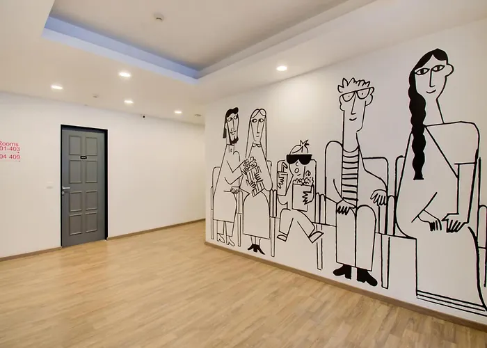Townhouse Ecity Inn